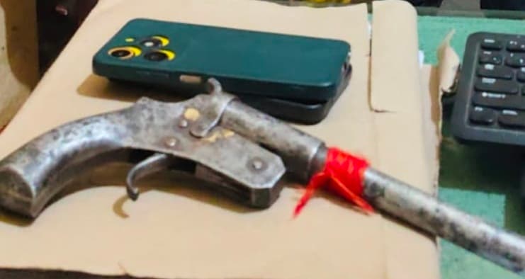 दियारा पिपरिया में छापेमारी, कट्टा बरामद