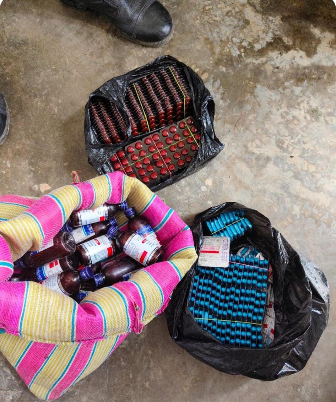 1864  नशीली टेबलेट व 27 बोतल कफ सिरप बरामद