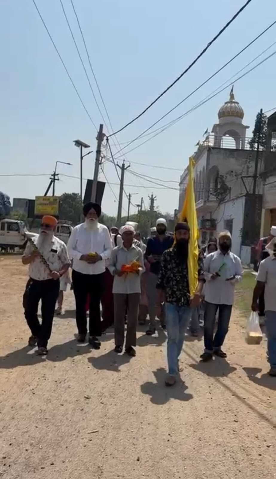 सिख धर्मावलंबी चंद्रकोना गुरुद्वारा साहेब के लिए रवाना