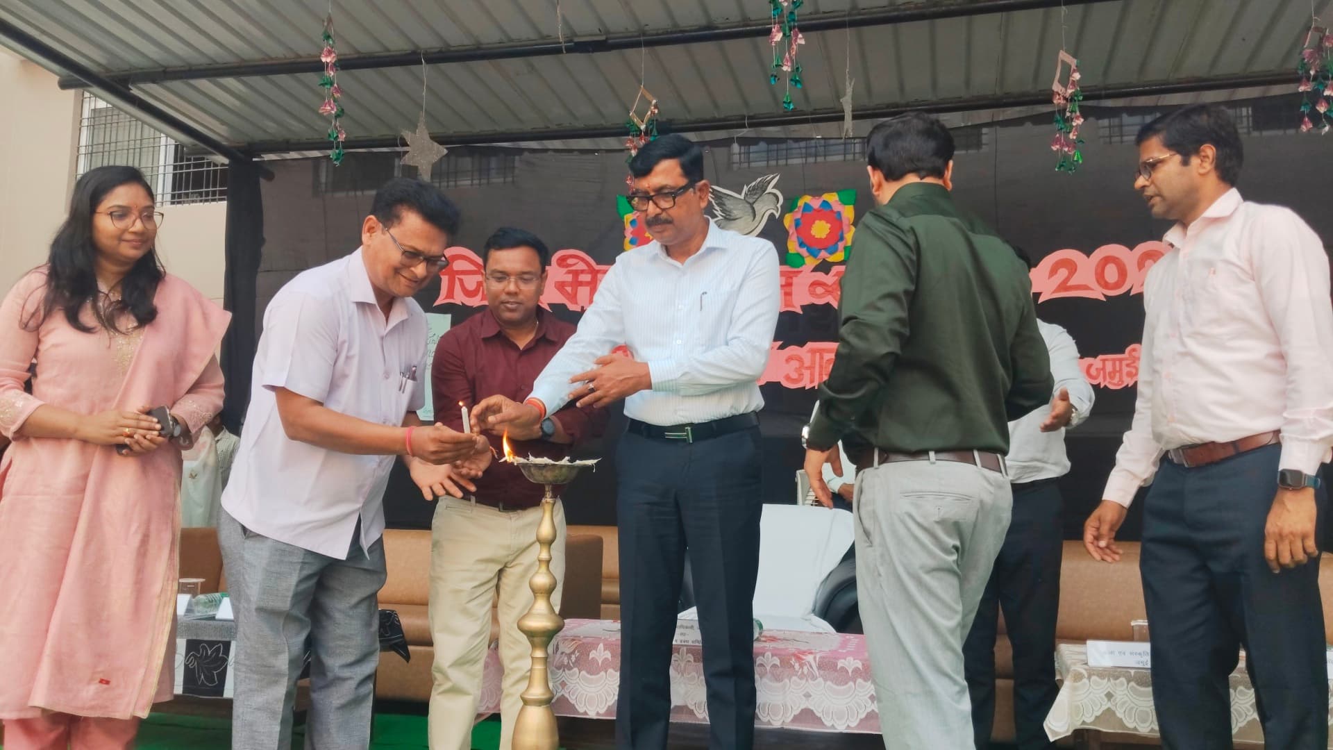 मैट्रिक का अंकपत्र केवल जन्मतिथि का प्रमाण नहीं, अनुशासन व नियोजन का भी प्रतिबिंब : डीएम