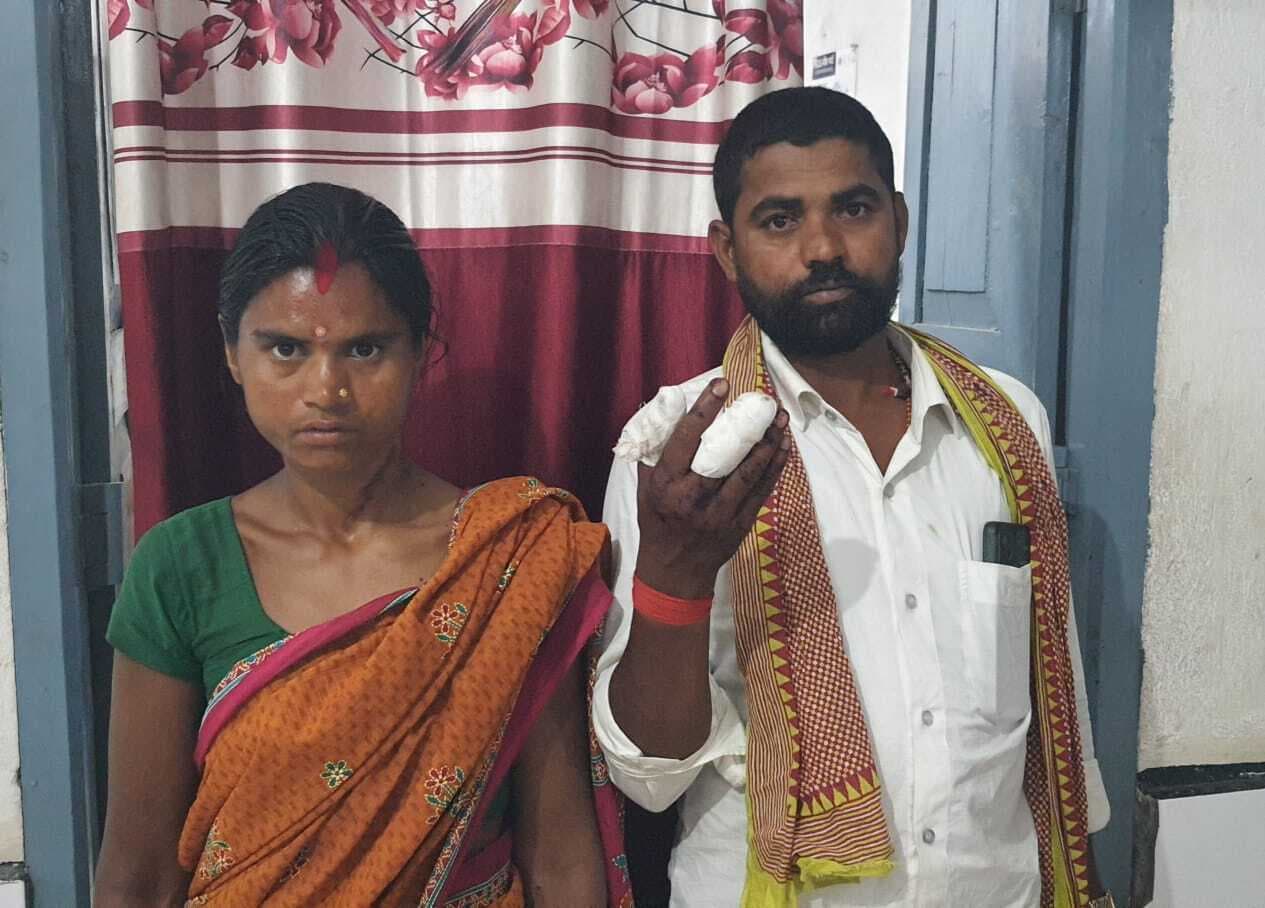 थ्रेसर मशीन से गेहूं तैयार करने के दौरान हादसे में दंपती घायल