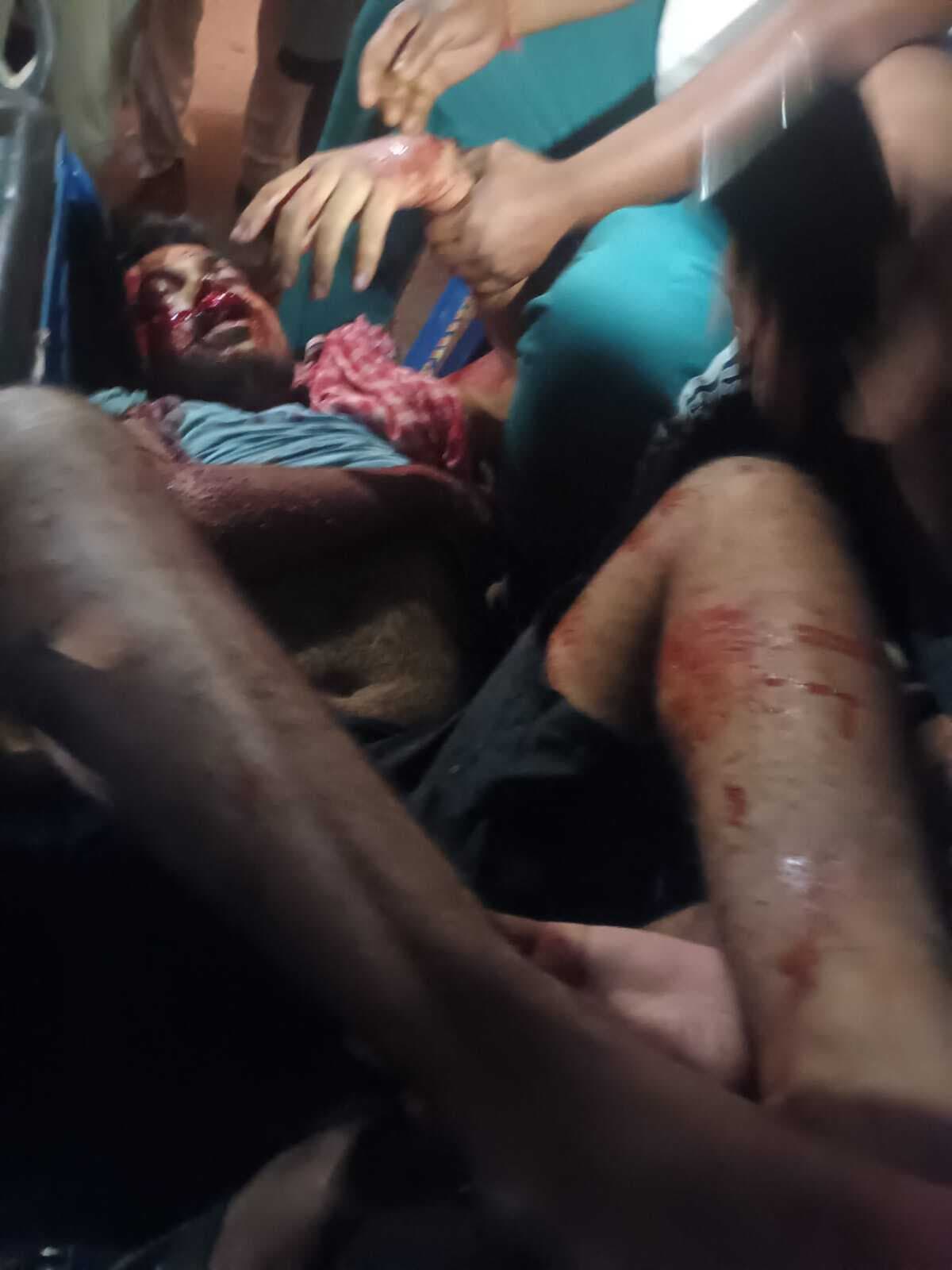 अज्ञात वाहन की टक्कर से युवक जख्मी, रेफर