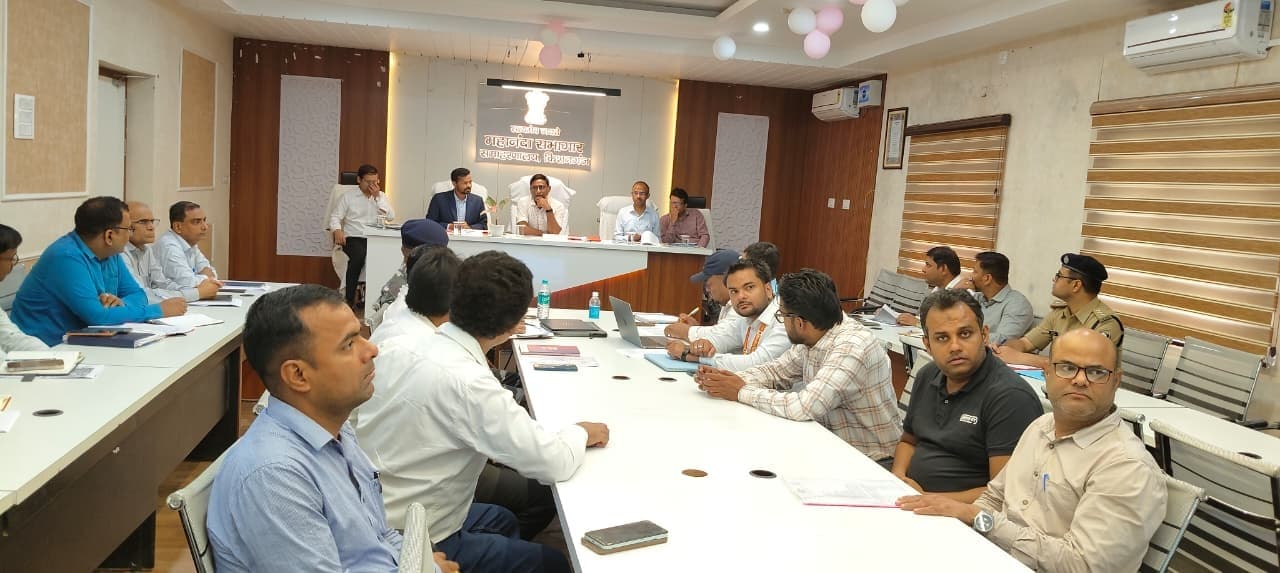 नागरिक उड्डयन सचिव ने की गैस आपूर्ति व आवश्यक वस्तुओं की समीक्षा