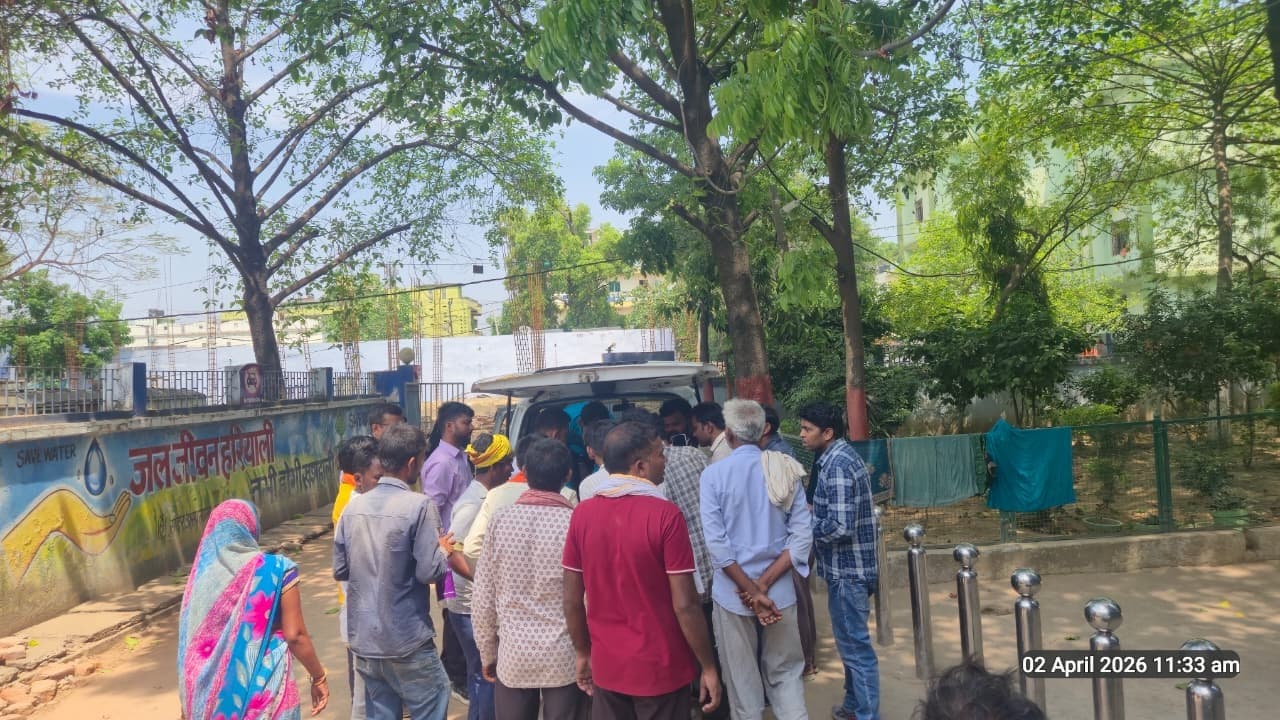 भारतमाला के हाइवा ने बाइक सवार शिक्षकों को मारा धक्का, एक गंभीर