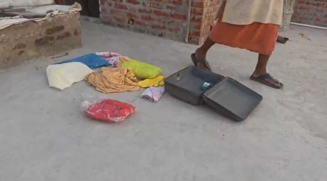 बढ़ूपर में घर से नकदी व जेवरात समेत दो लाख के सामान की चोरी