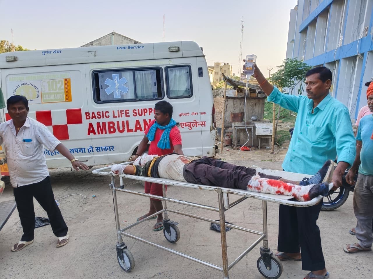 सड़क हादसा में बाइक सवार युवक गंभीर रूप से घायल