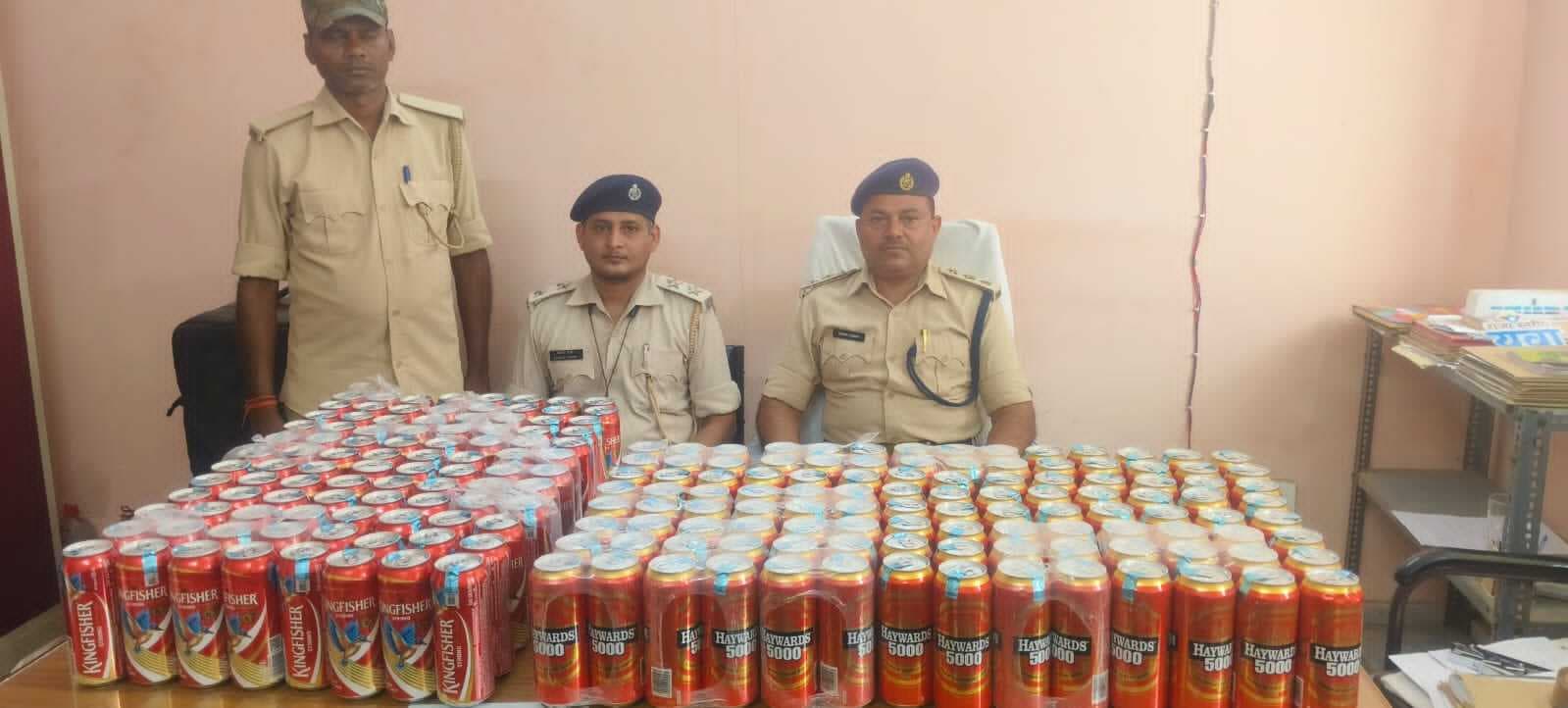 देसी शराब के साथ चार महिला तस्कर समेत पांच शराबी गिरफ्तार