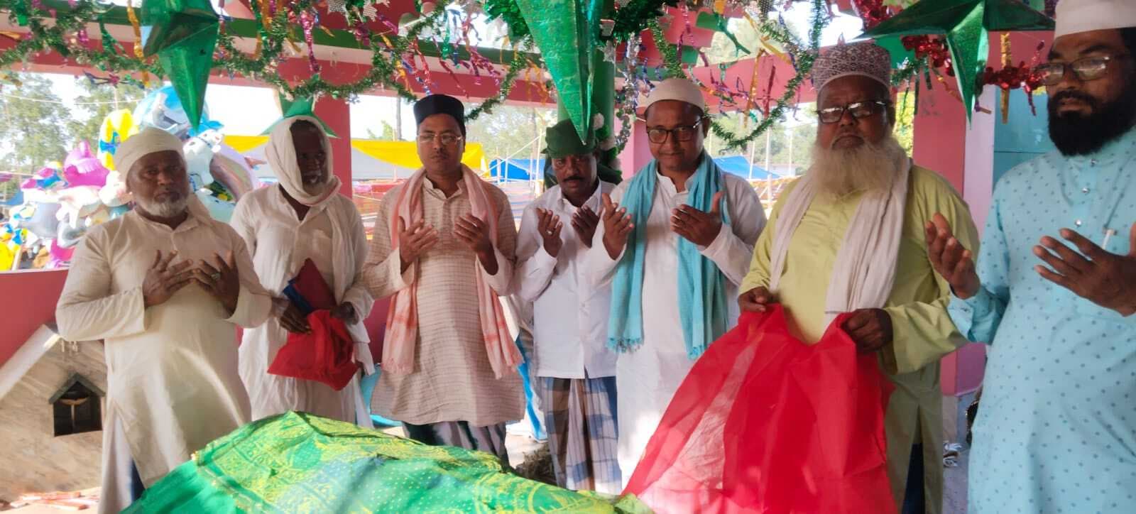 बेनी उर्स में अकीदतमंदों ने चादर पोशी कर मांगी दुआ