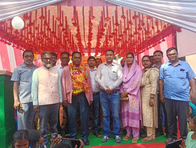 सेवानिवृत्ति पर दो शिक्षकों को दी गयी भावभीनी विदाई