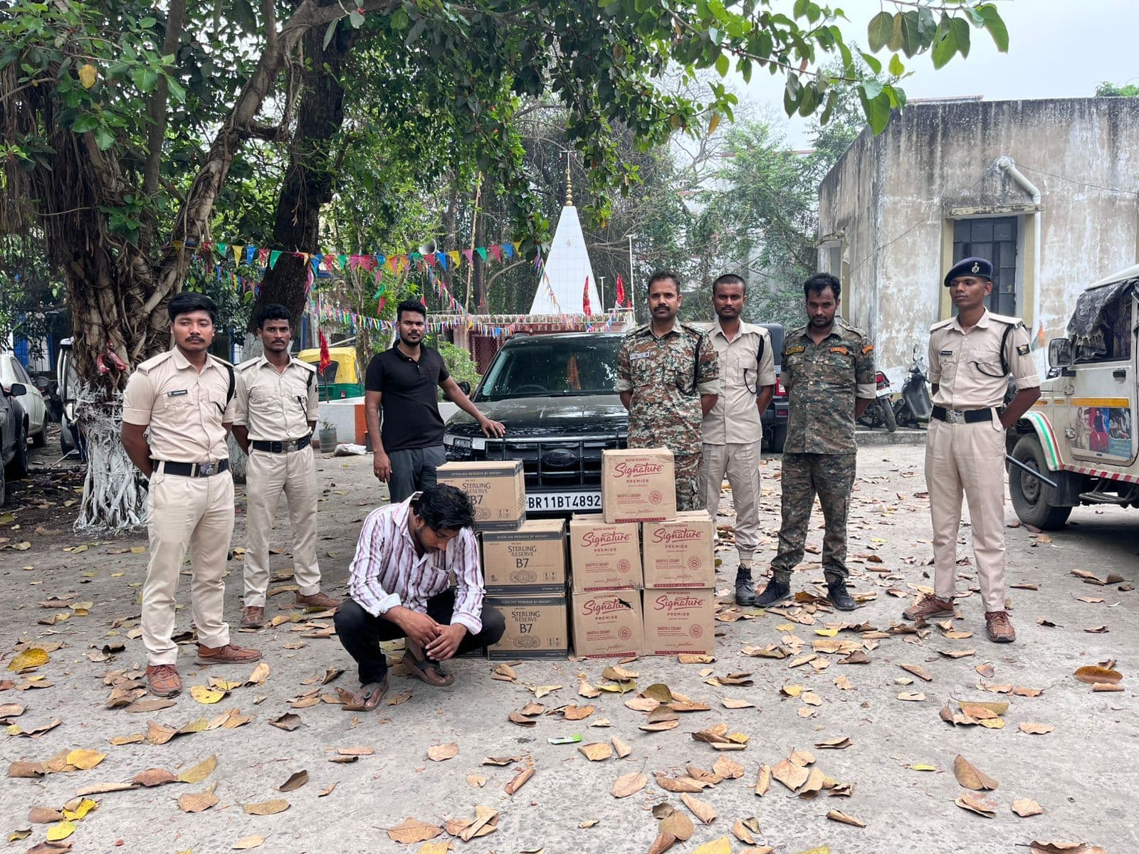 कार से 90 लीटर विदेशी शराब जब्त, तस्कर गिरफ्तार