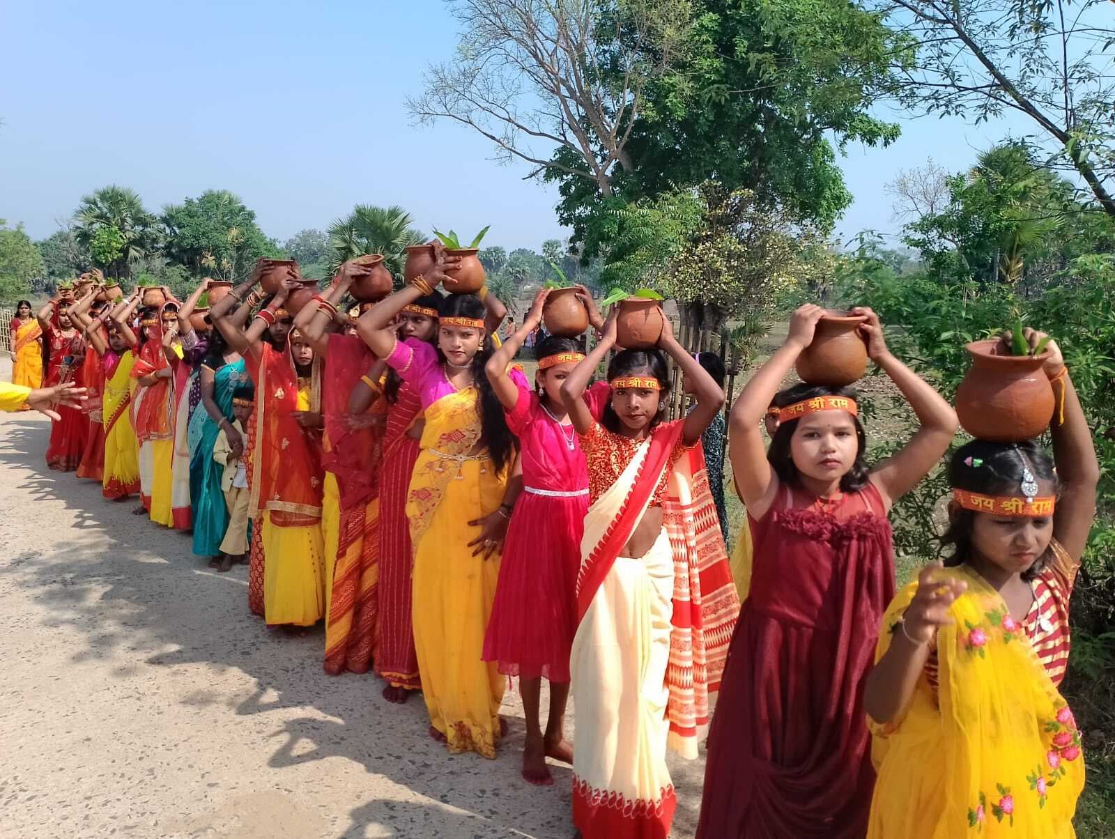 बजरंगबली मंदिर में प्रतिमा स्थापना को लेकर निकली कलशयात्रा