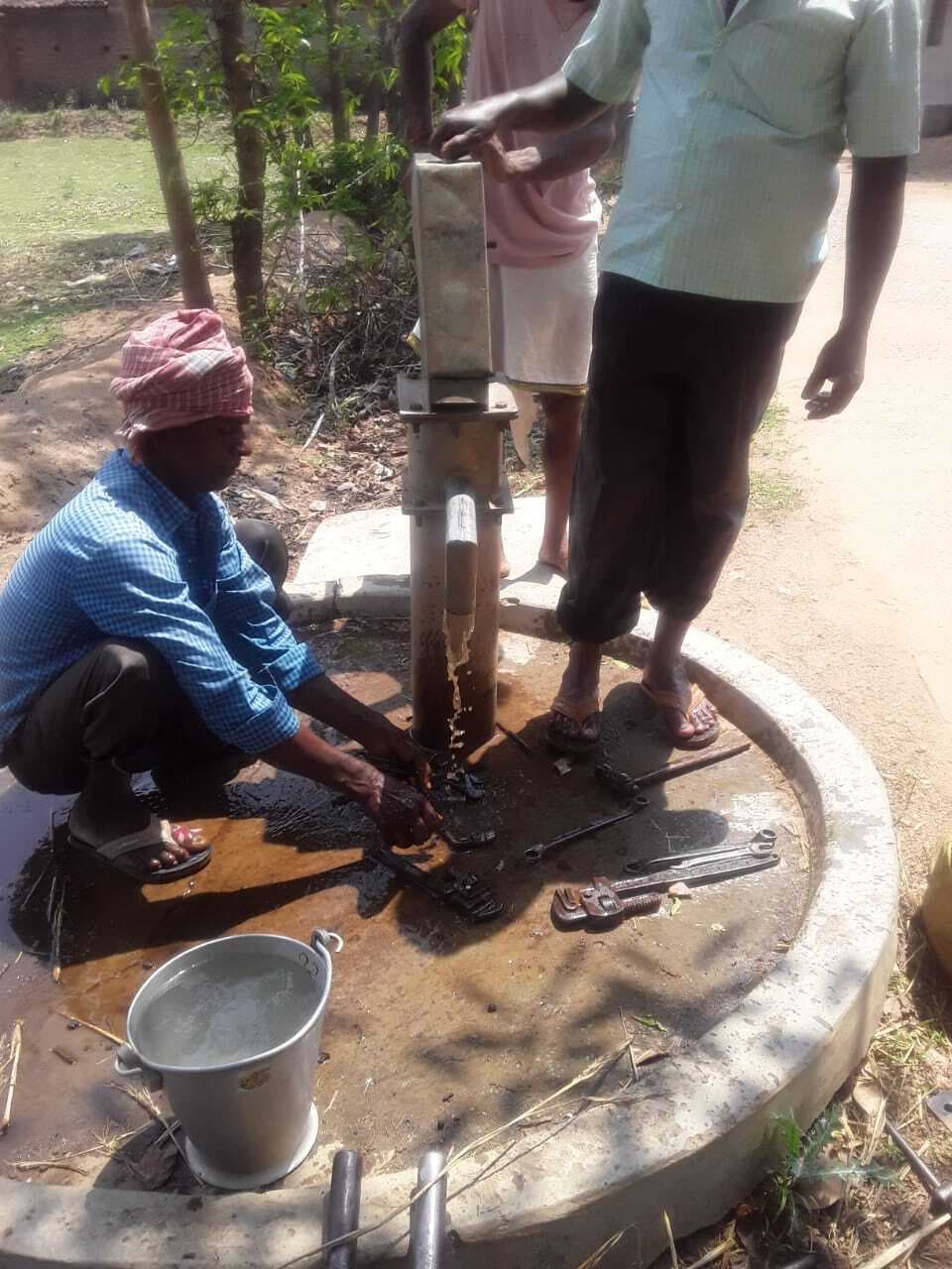 बुधुडीह रायटोला में दुरुस्त हुआ चापानल, पेयजल संकट दूर