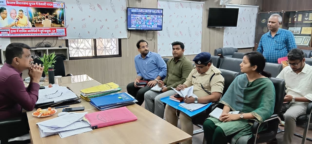 बंदियों के मानसिक व शारीरिक विकास के लिए संगीत, खेलकूद, योग एवं कंप्यूटर प्रशिक्षण जरूरी: डीएम