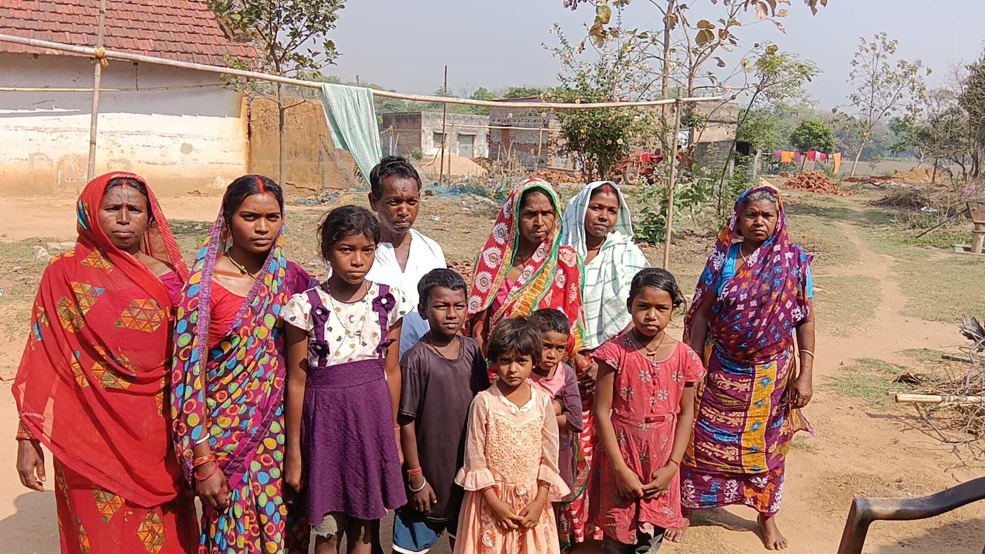 कोलपाड़ा टोला के लोग अंधेरे में जी रहे हैं जीवन