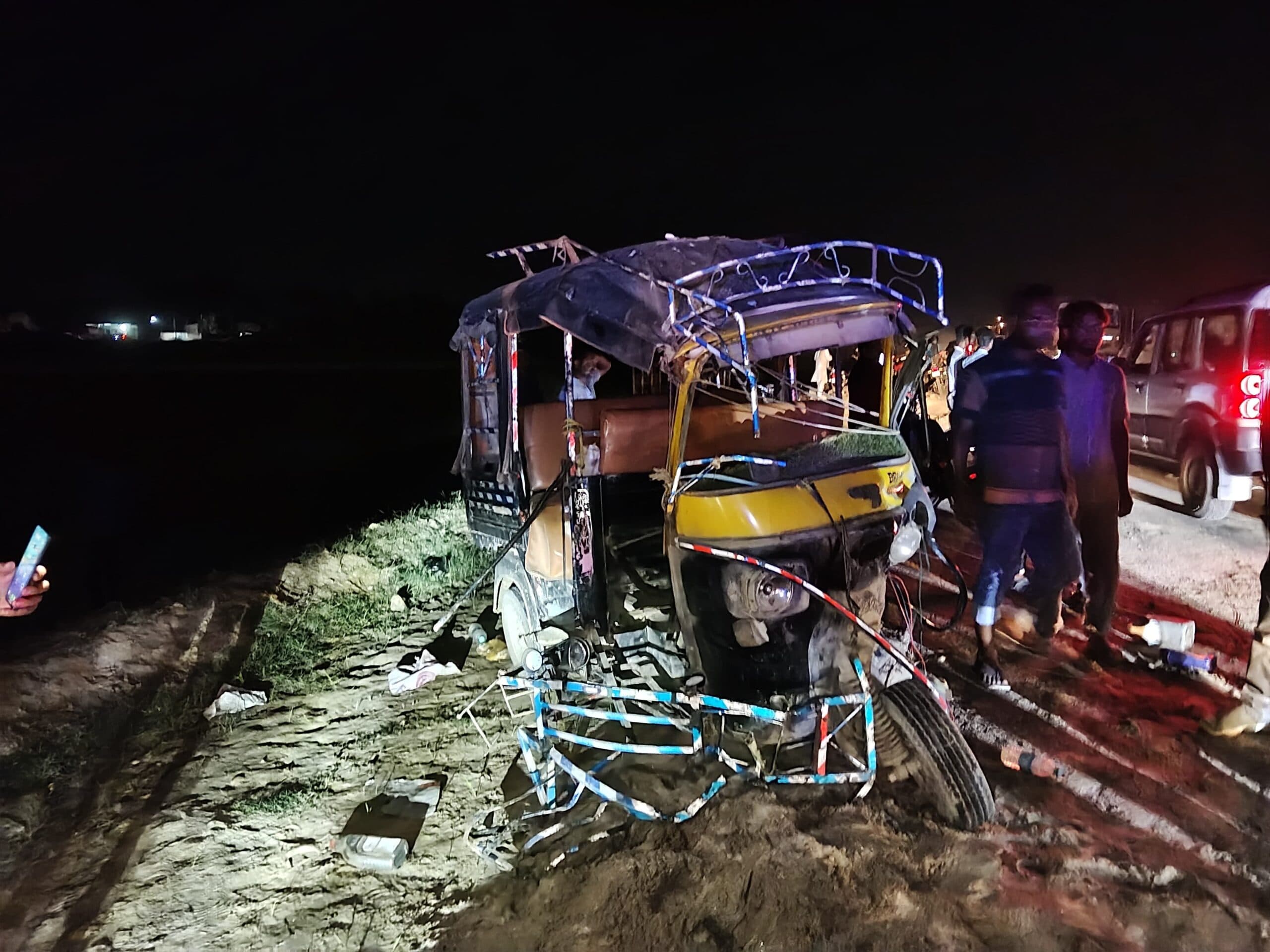 सड़क हादसा में एक ही परिवार के पांच लोग घायल, चालक की हालत गंभीर