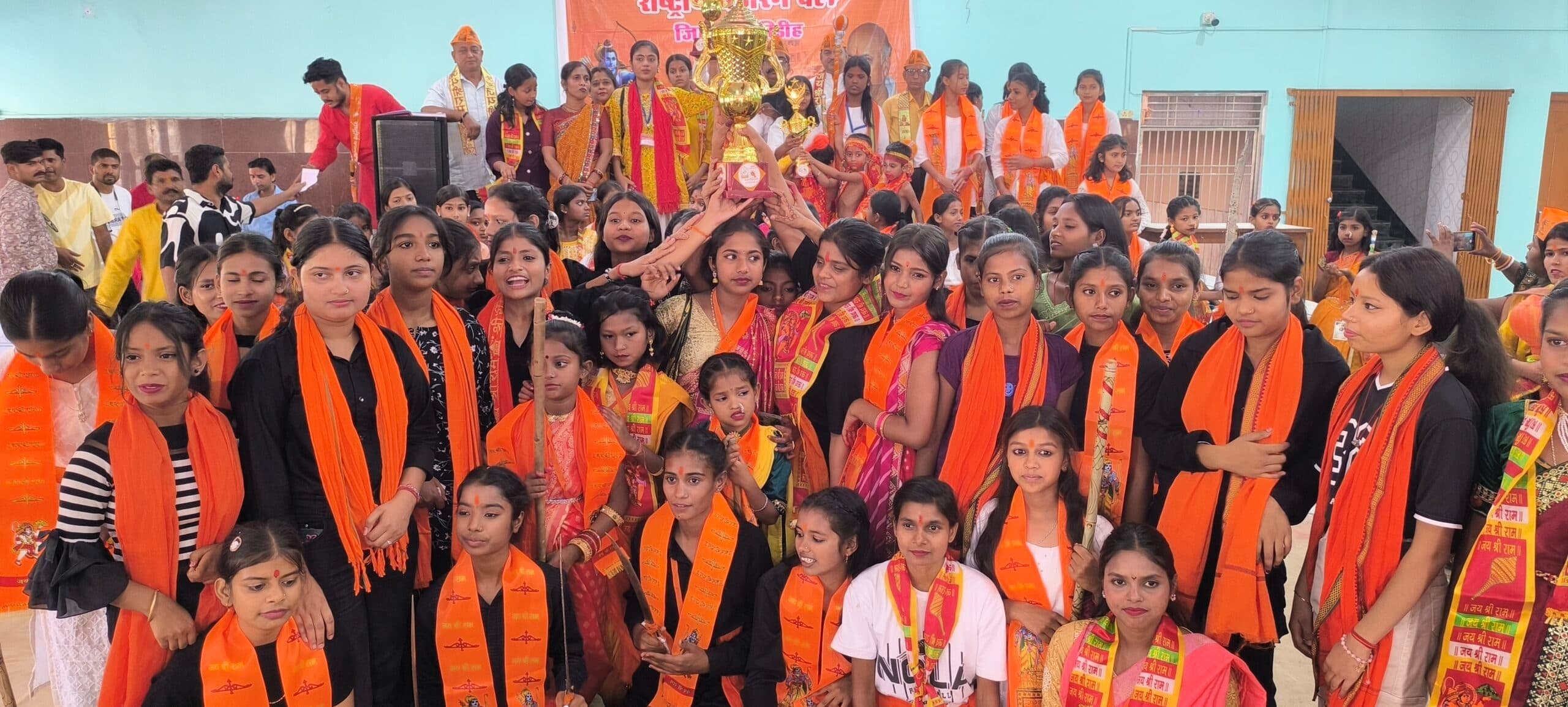 Giridih News :हनुमान के जयकारे से गूंजे शहर और गांव