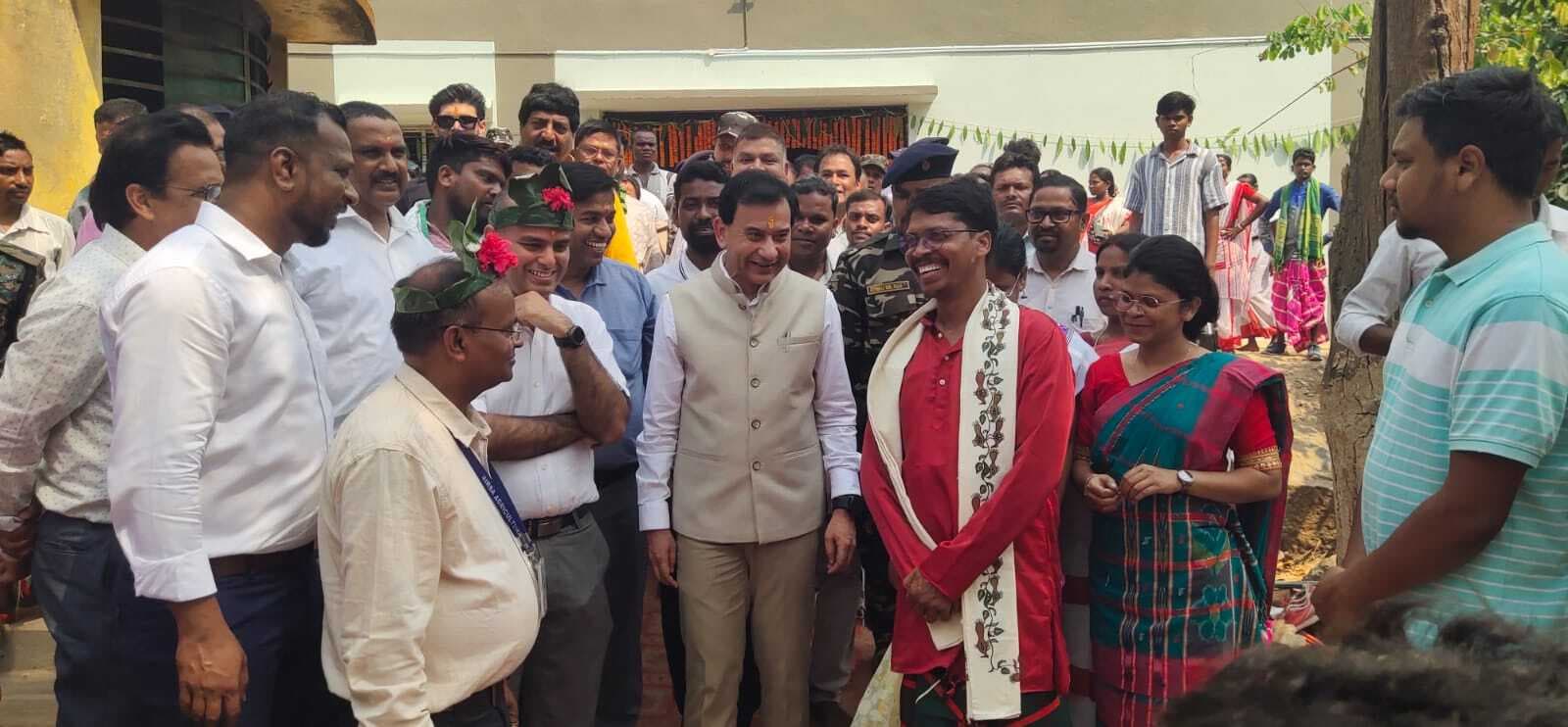 East Singhbhum News : इंजीनियर और डॉक्टर बनें लखाइडीह गांव के बच्चे : केके सोन