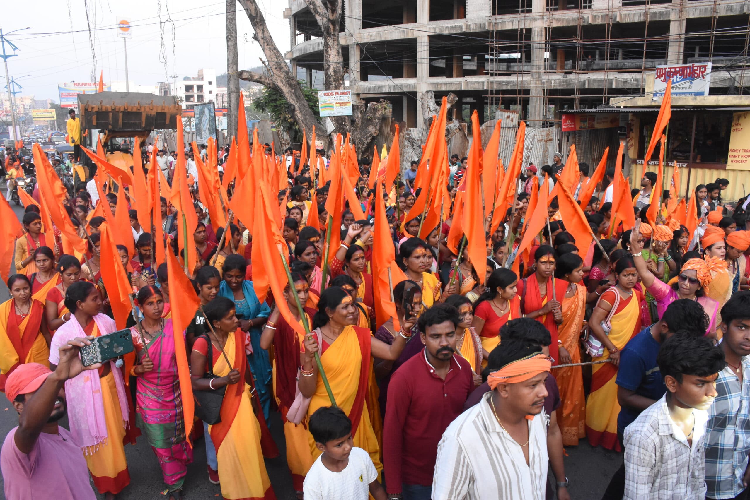 Dhanbad News: एक ही नारा, एक ही नाम जय श्रीराम... से गूंजा शहर