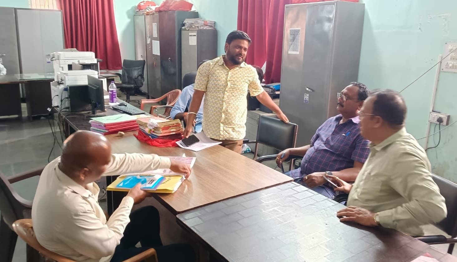 Bokaro News : वन भूमि घोटाला : चास अंचल कार्यालय के अधिकारी व कर्मियों से सीआइडी ने की पूछताछ