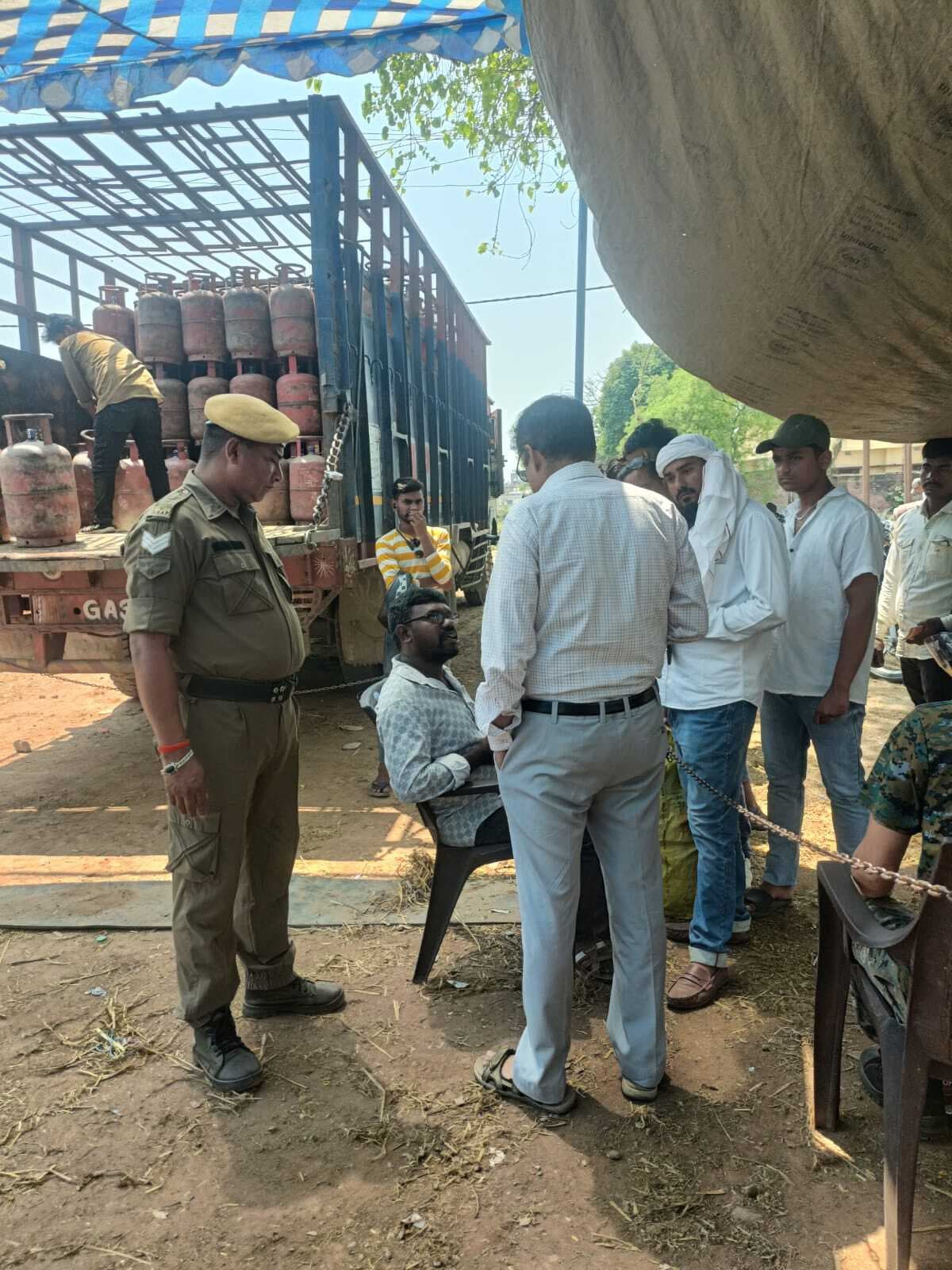 गैस किल्लत के बीच प्रशासन का दावा, सुचारू हुई होम डिलीवरी सेवा