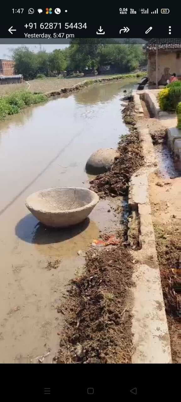 जल निकासी के अभाव में झील में तब्दील नसेज गांव की मुख्य सड़क