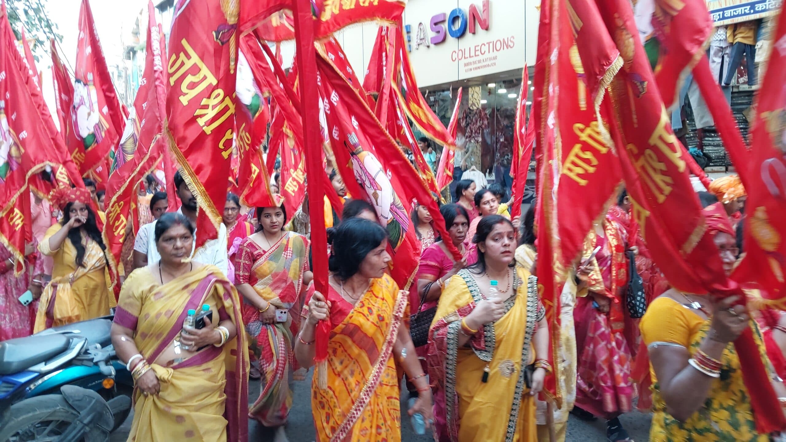 हनुमान जी का लगा अलौकिक दरबार, अखंड ज्योति जलायी