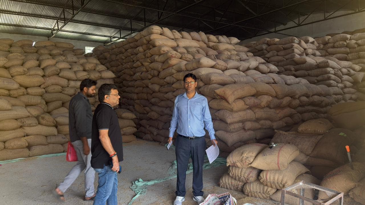 धान अधिप्राप्ति के भंडारित स्टॉक का हुआ भौतिक सत्यापन