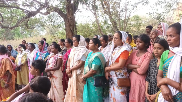 गुफू गांव में तीनों शवों का किया गया अंतिम संस्कार