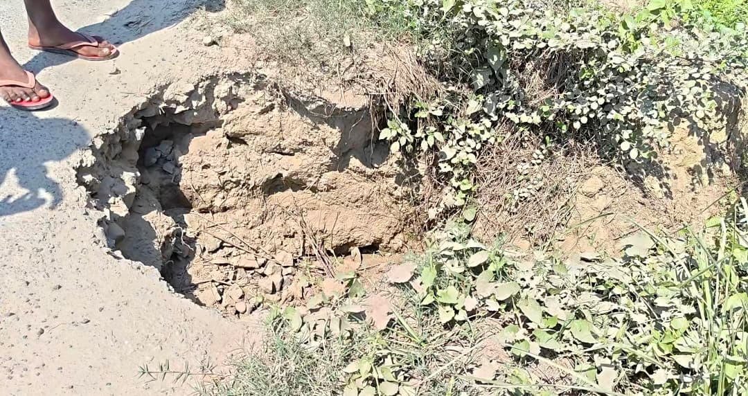 हसनगंज से महमदिया-सोनैली मार्ग जर्जर, आवाजाही में परेशानी