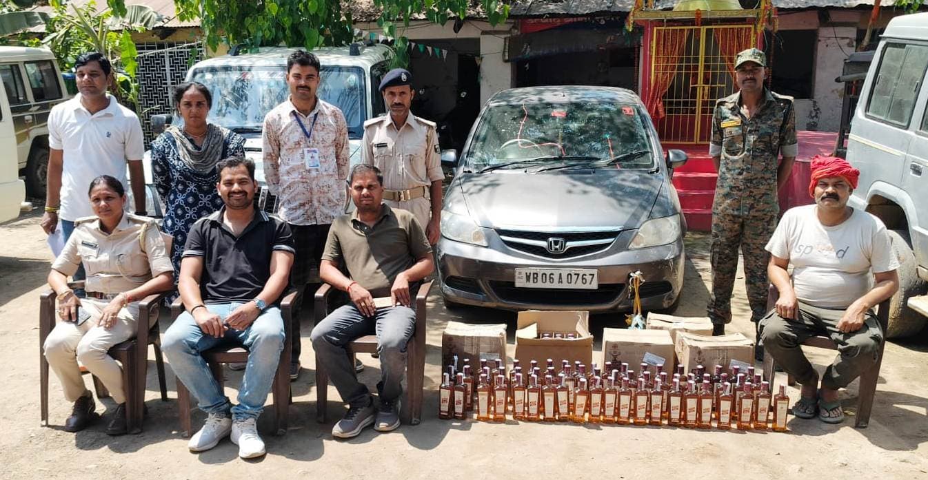 पश्चिम बंगाल नंबर की कार से 176 बोतल विदेशी शराब बरामद, तस्कर फरार