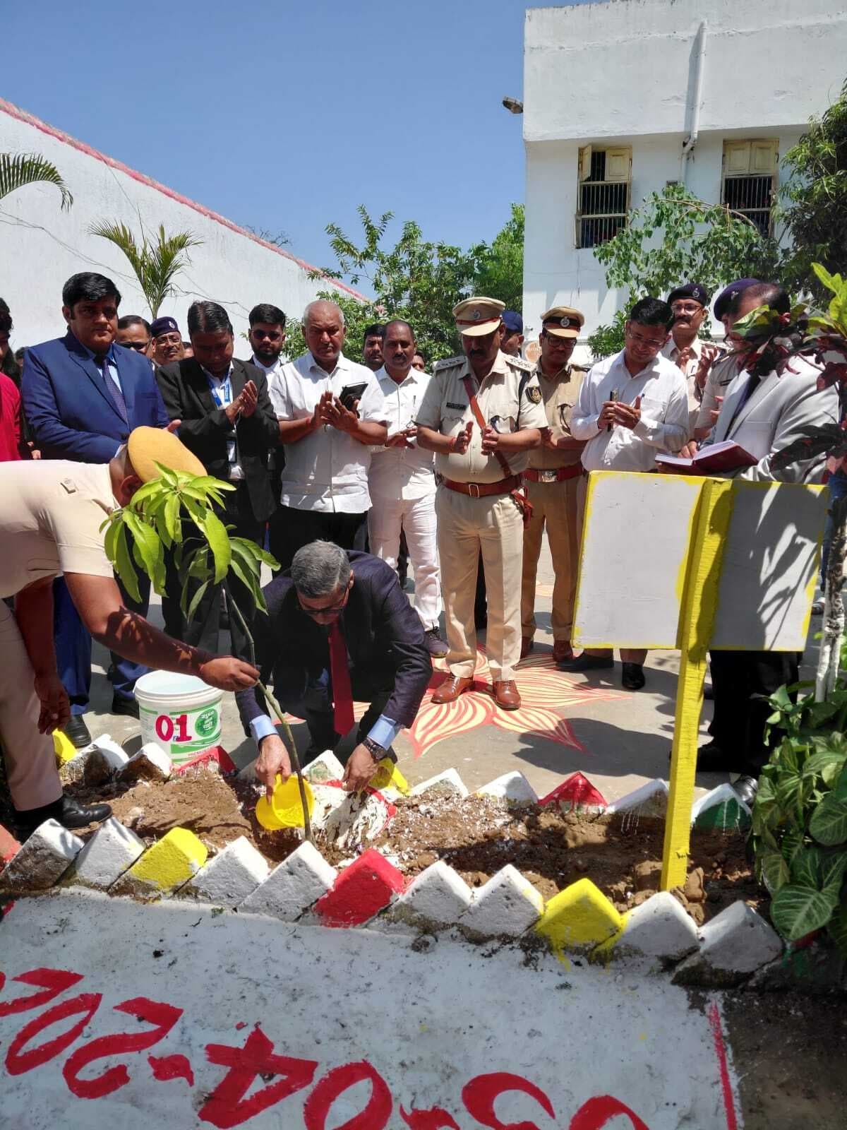 उच्च न्यायालय के निरीक्षी जज पहुंचे मंडल कारा बांका, किया शीतल पेय का उद्घाटन