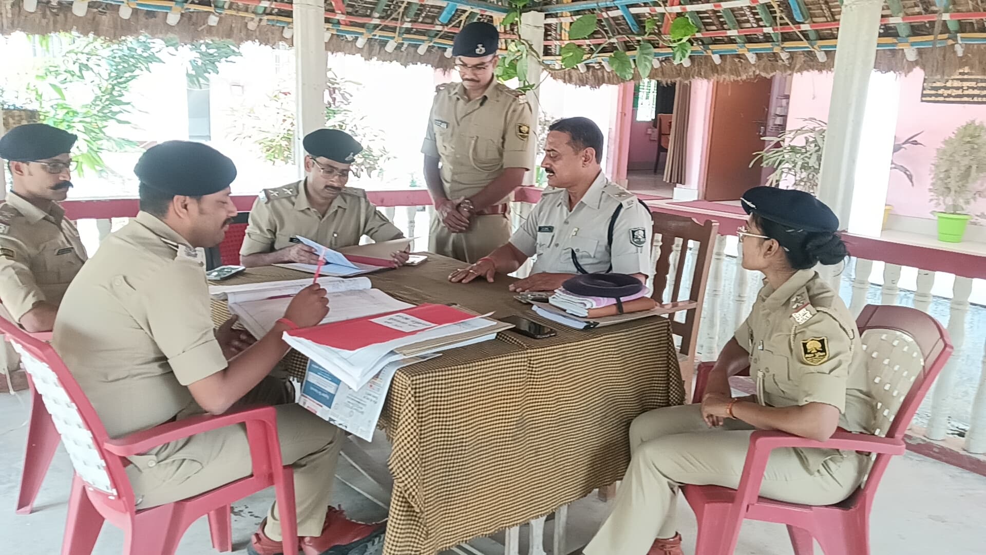 प्रशिक्षु पुअनि ले रहे व्यावहारिक प्रशिक्षण