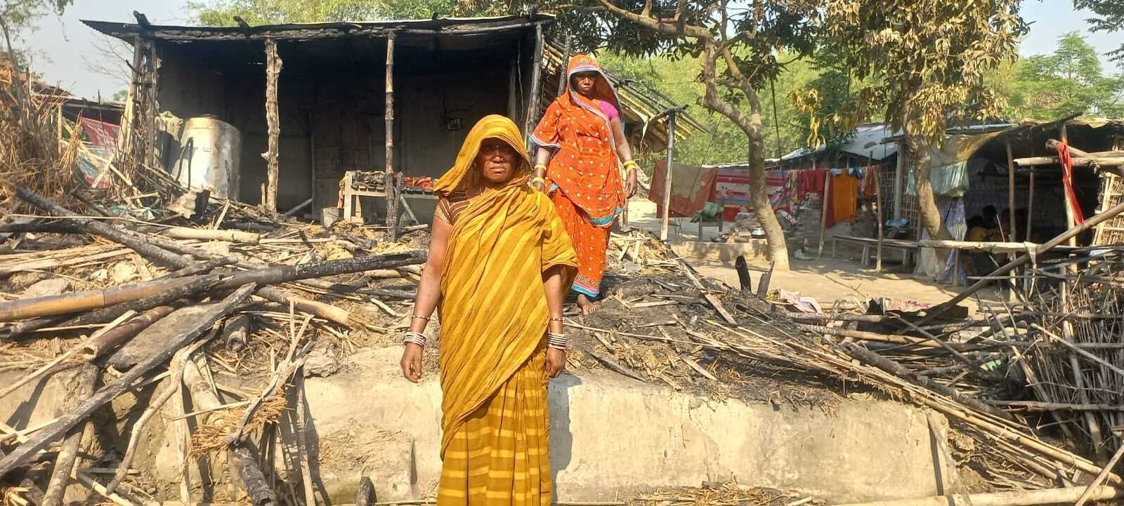 आग से पांच घर जले, एक लाख की क्षति