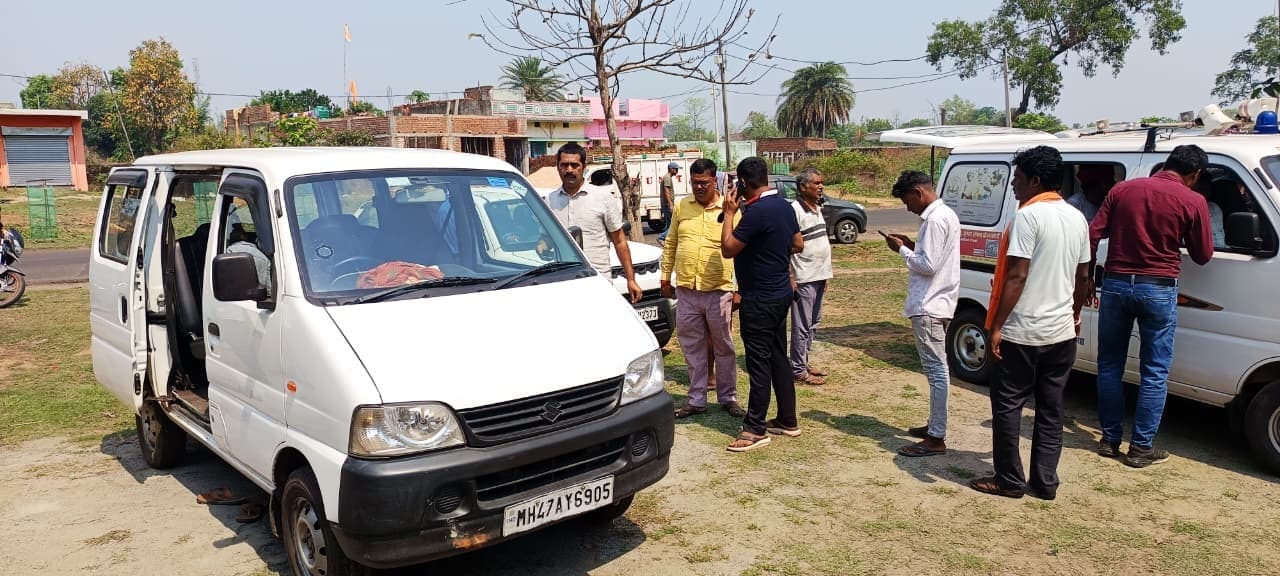 Dhanbad News: वैन में संदेहास्पद स्थिति में मिला चालक का शव