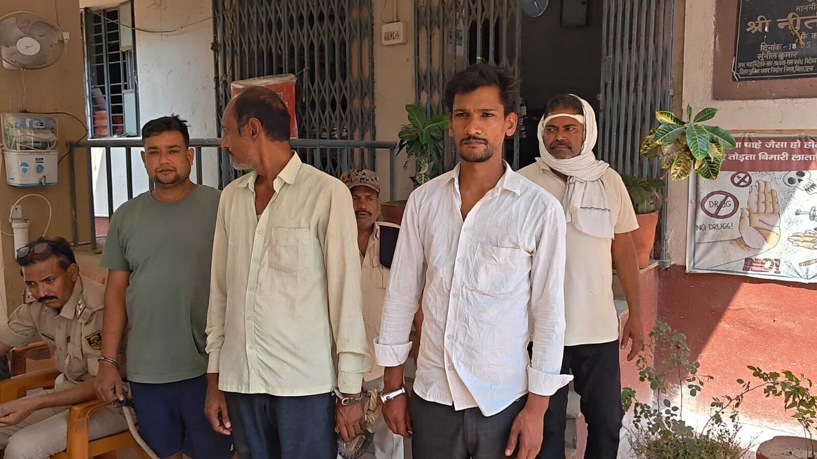 दो पक्षों में हुई मारपीट में कई लोग घायल, चार गिरफ्तार