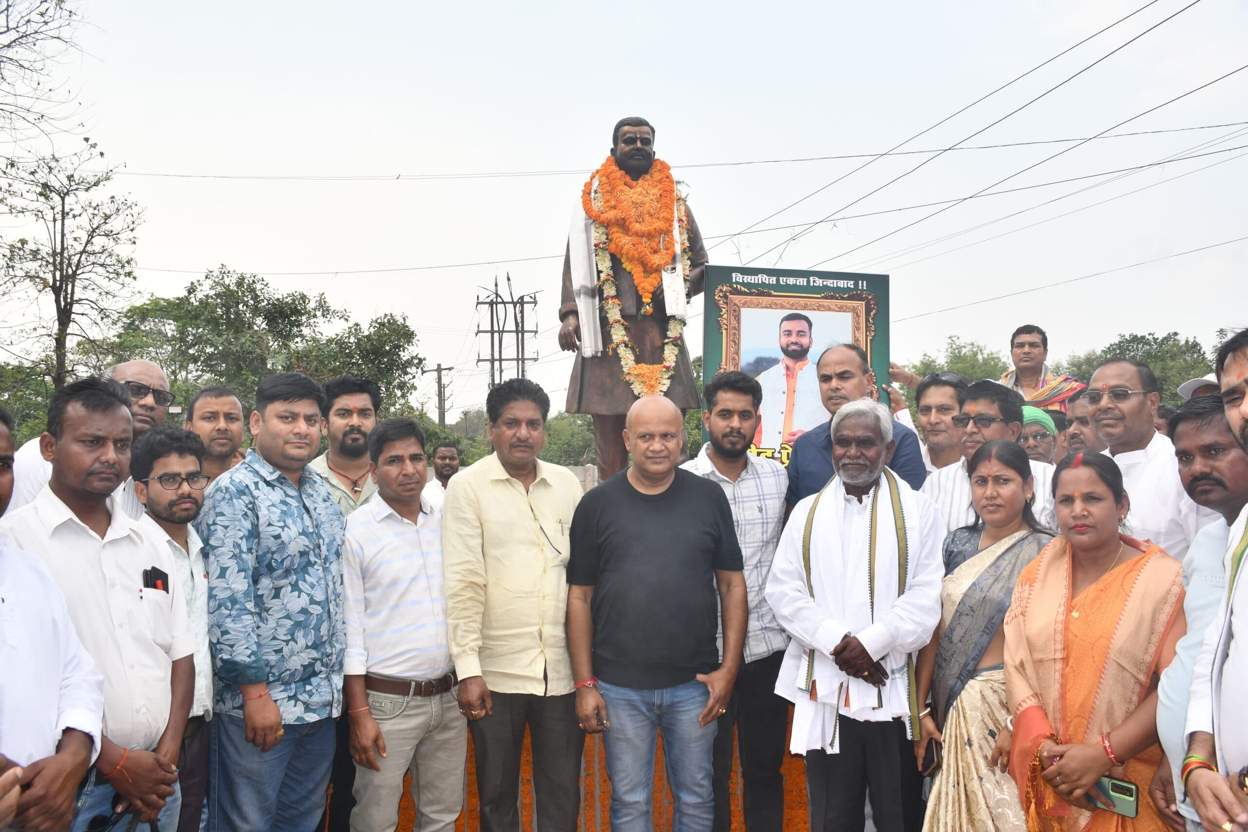 Bokaro News : विस्थापित नेता की प्रतिमा का अनावरण