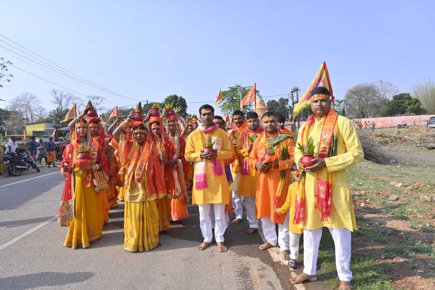 बेलाहाथी में बजरंग बली मंदिर के वार्षिकोत्सव पर निकली कलश यात्रा
