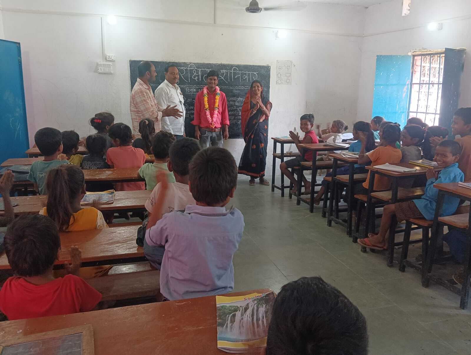 नवसृजित प्राथमिक विद्यालय में बच्चों को आपदा से बचाव प्रति किया जागरूक