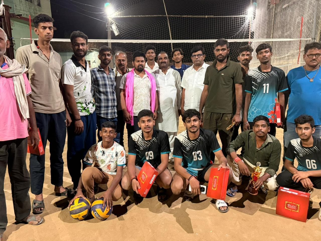 वॉलीबॉल प्रतियोगिता में कौशलपुर ए टीम ने शील्ड पर जमाया कब्जा