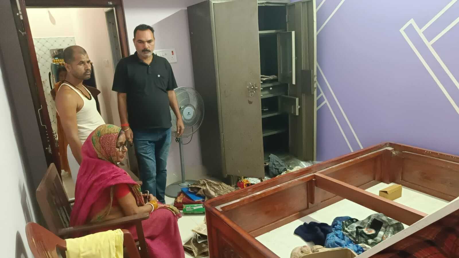 सेवानिवृत्त एयरफोर्स जवान के सूने घर से नकदी समेत सामान की चोरी