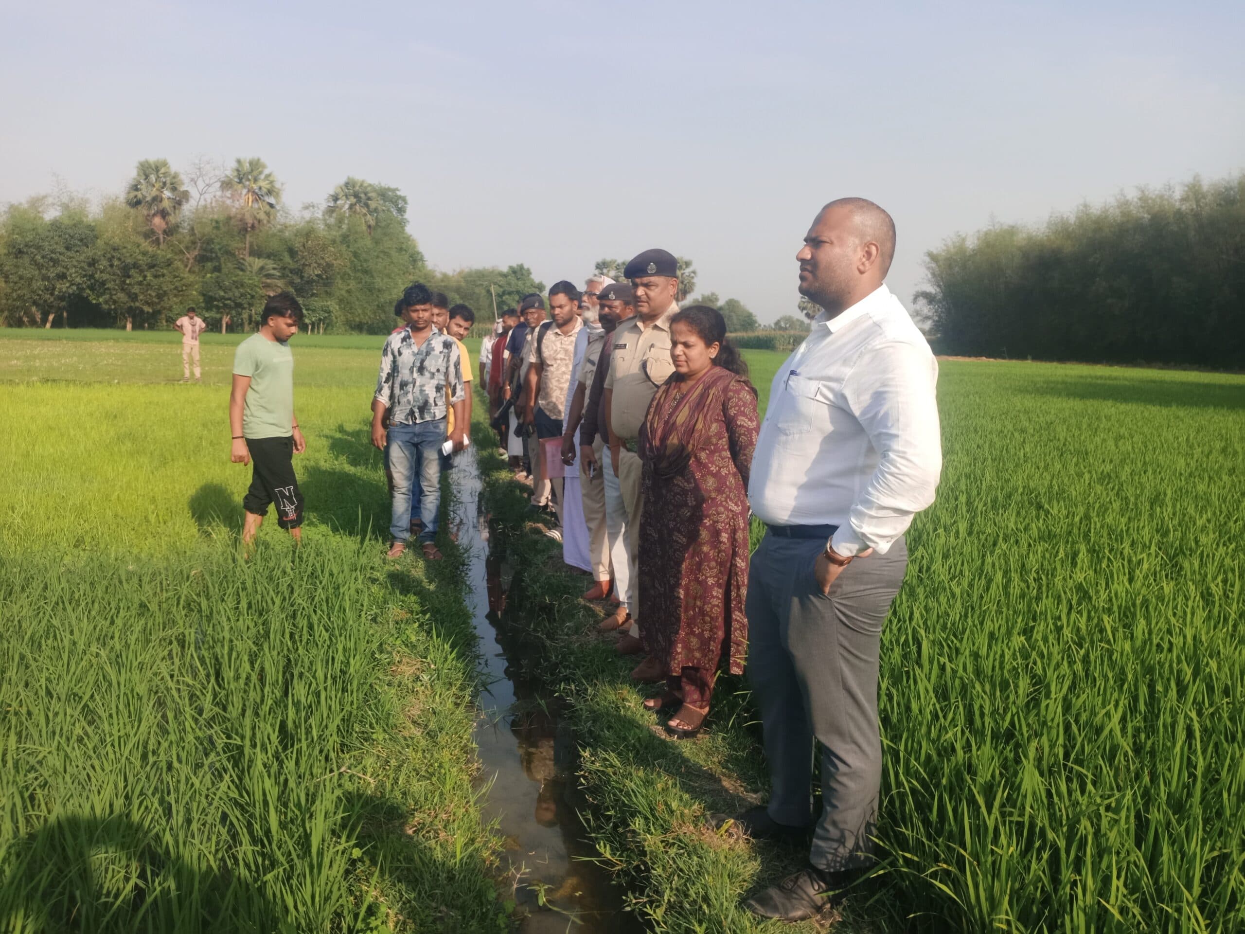 विवादित जमीन का एसडीएम ने किया निरीक्षण