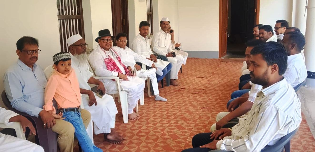 खानकाह रहमानी पहुंचकर नवमनोनीत जिलाध्यक्ष ने लोगों से की मुलाकात