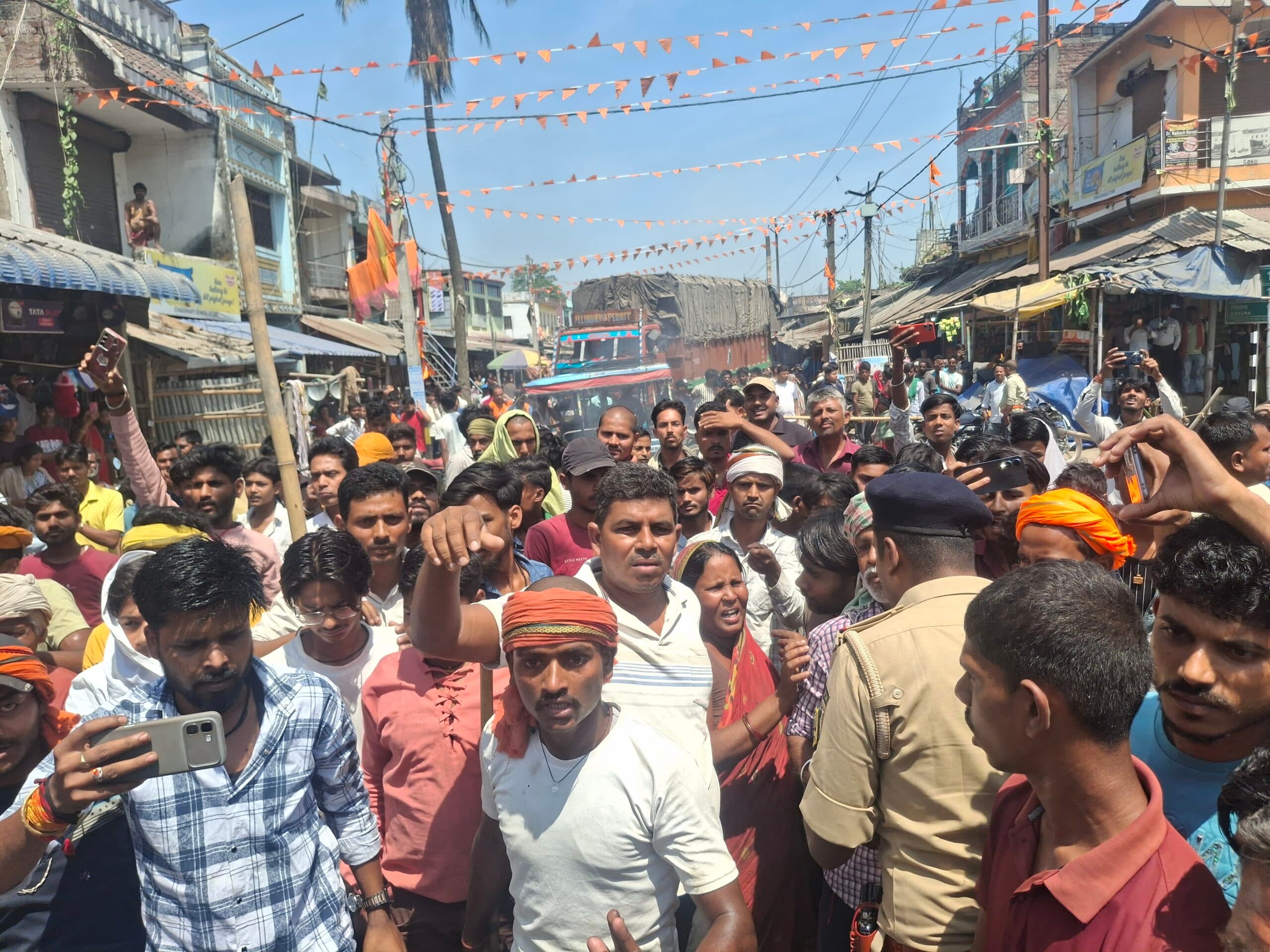 फलका पुलिस हिरासत में युवक की मौत, भड़के लोगों ने थाना में की तोड़फोड़ व सड़क जाम