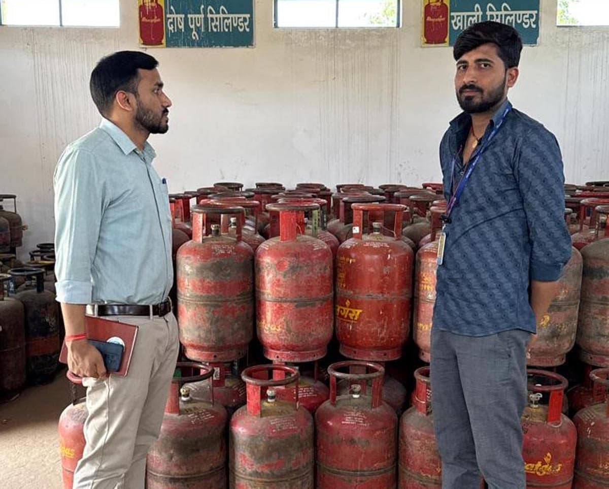 गैस जमाखोरी करने वाले वितरकों की होगी गिरफ्तारी