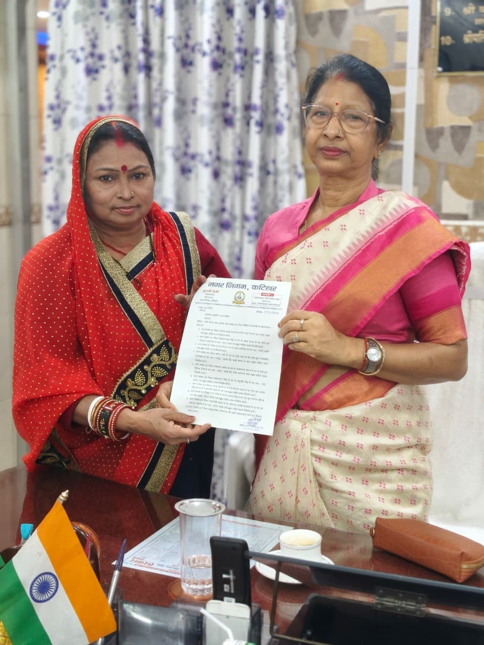 वार्ड 41 के पार्षद ने मेयर को वार्ड में विकास को लेकर सौंपा ज्ञापन