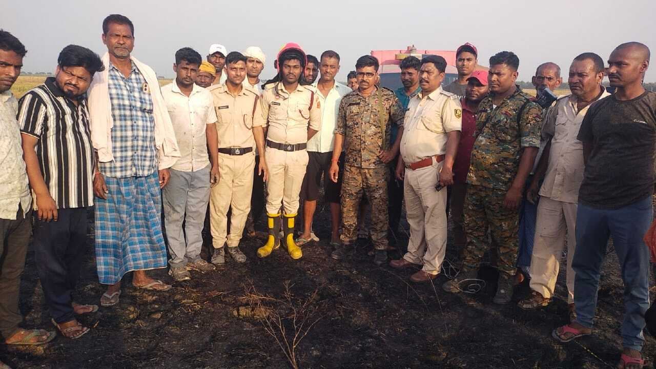 शॉर्ट से लगी आग, सैकड़ों एकड़ गेहूं की फसल जलकर राख