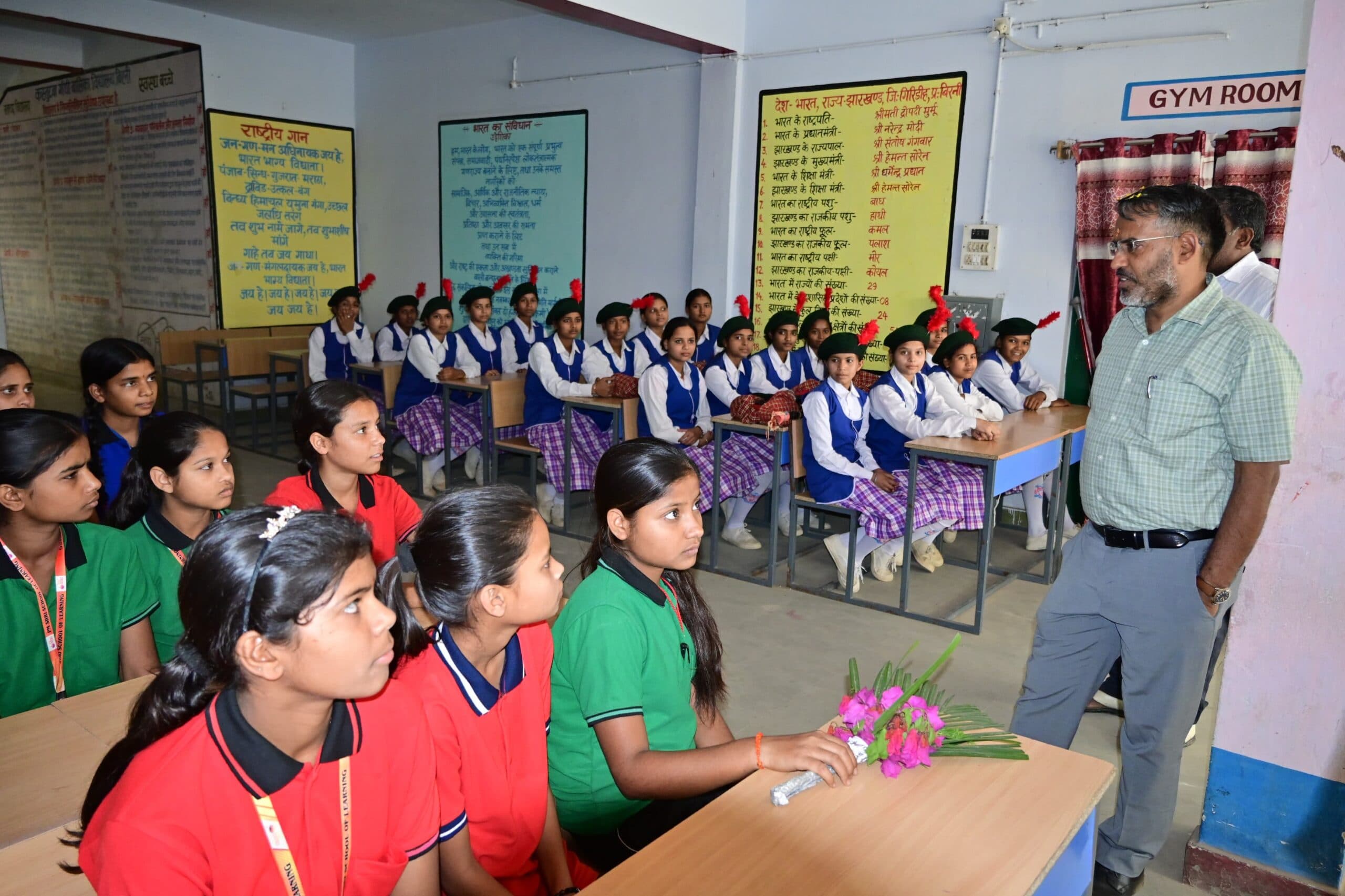 Giridih News :डीसी ने किया बिरनी व सरिया में कस्तूरबा विद्यालय का निरीक्षण