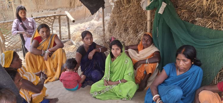 Giridih News :घायल बच्ची को हायर सेंटर ले जाने के लिए नहीं मिली एंबुलेंस, हंगामा