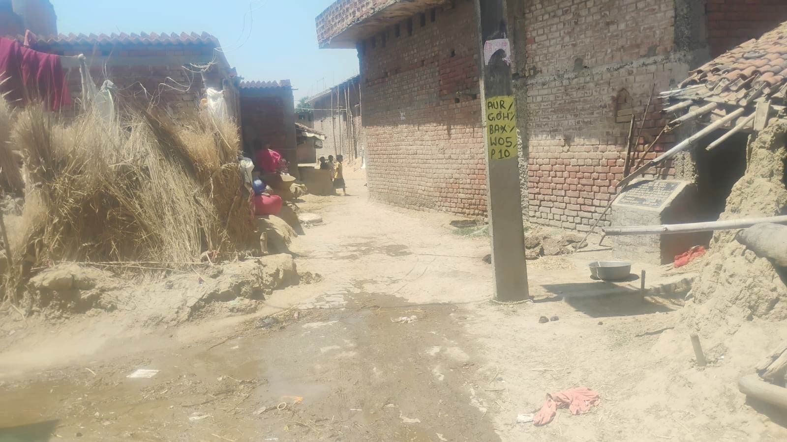 पंचायन बिगहा में अतिक्रमण से परेशान ग्रामीणों ने डीएम को सौंपा आवेदन