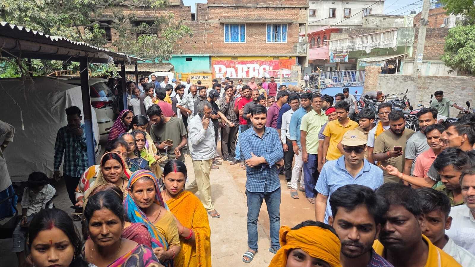 मधेपुरा में ‘फ्यूल क्राइसिस’: चूल्हों से गायब हुई नीली लौ, धुएं में घुटती रोजी-रोटी